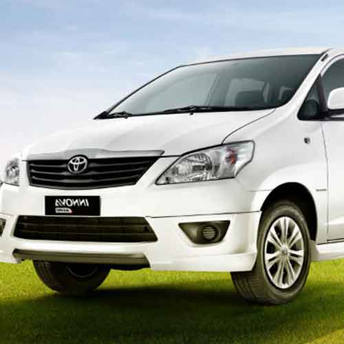 Alquiler de Coches Toyota Innova Pushkar